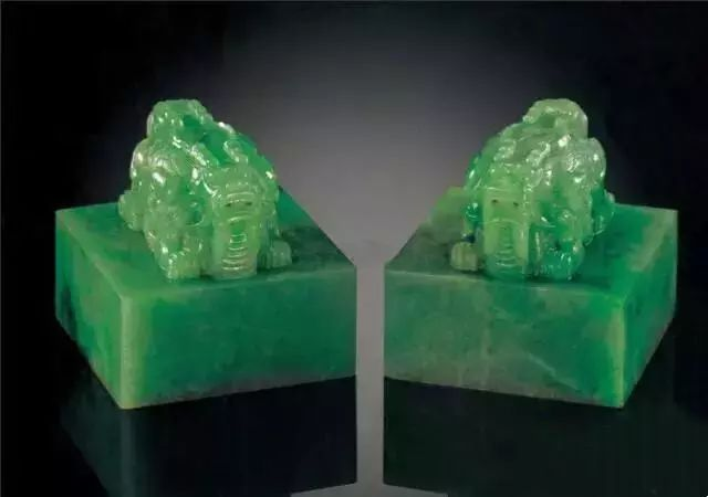 百万以上起拍!辣色翡翠天花板级别拍品大赏插图3 百万以上起拍!辣色翡翠天花板级别拍品大赏插图3