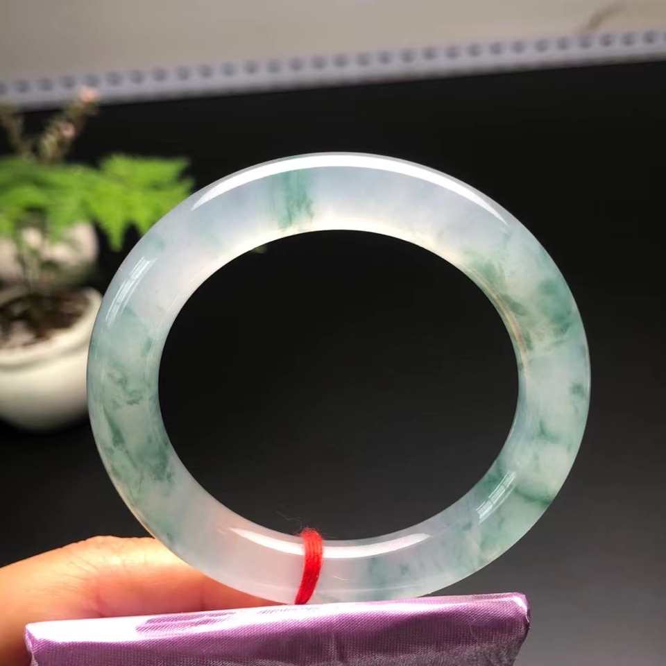 翡翠拍卖会:传承文化,见证历史插图3 翡翠拍卖会:传承文化,见证历史插图3