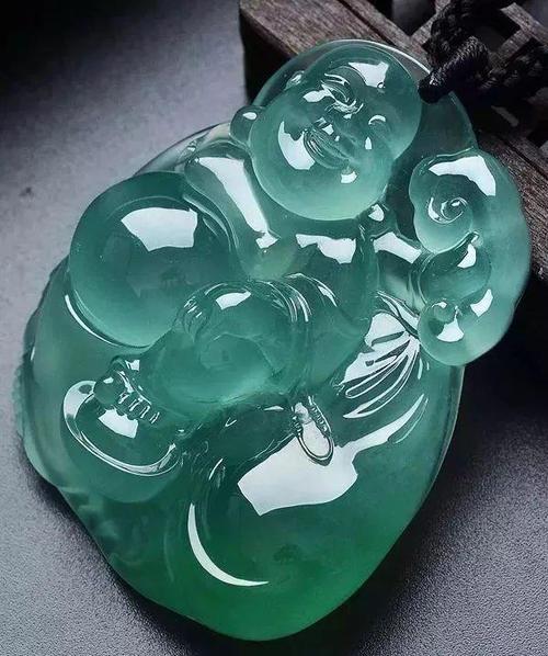 翡翠拍卖会:传承文化,见证历史插图 翡翠拍卖会:传承文化,见证历史插图